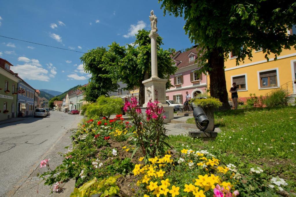 Gaestehaus Landgraf Uebelbach Bagian luar foto